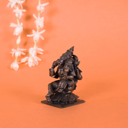 Sitting Lord Narasimba (2.66")