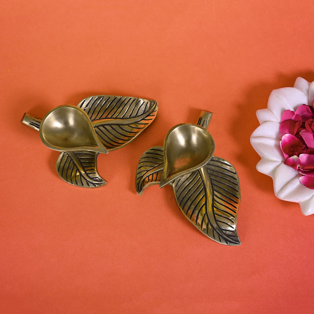 Brass Leaf Diya S/2 ( 5" )